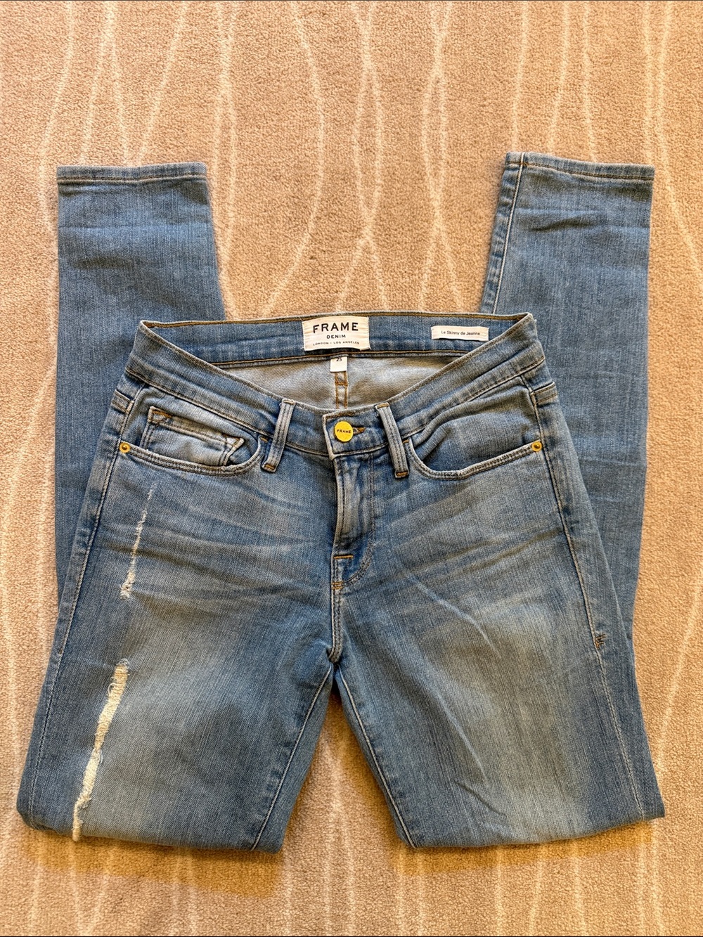 Frame Women’s Denim Light Blue Distressed Skinny Jeans Size 25. Slim fit.